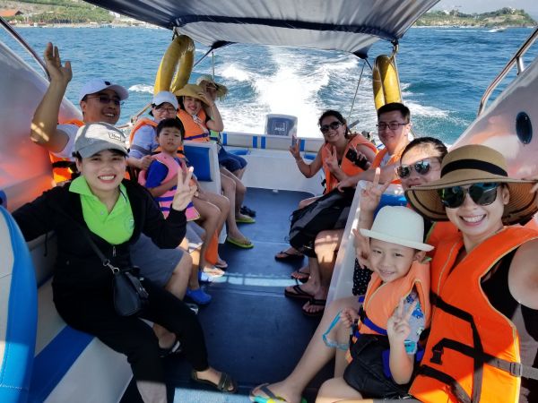 Professional snorkeling speedboat one-day trip to sea