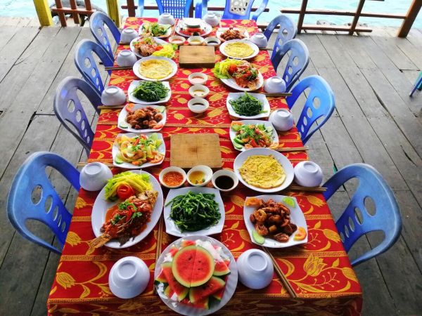 Professional snorkeling speedboat one-day trip to sea