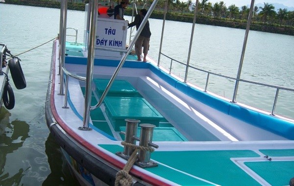 tau-day-kinh-nha-trang-1